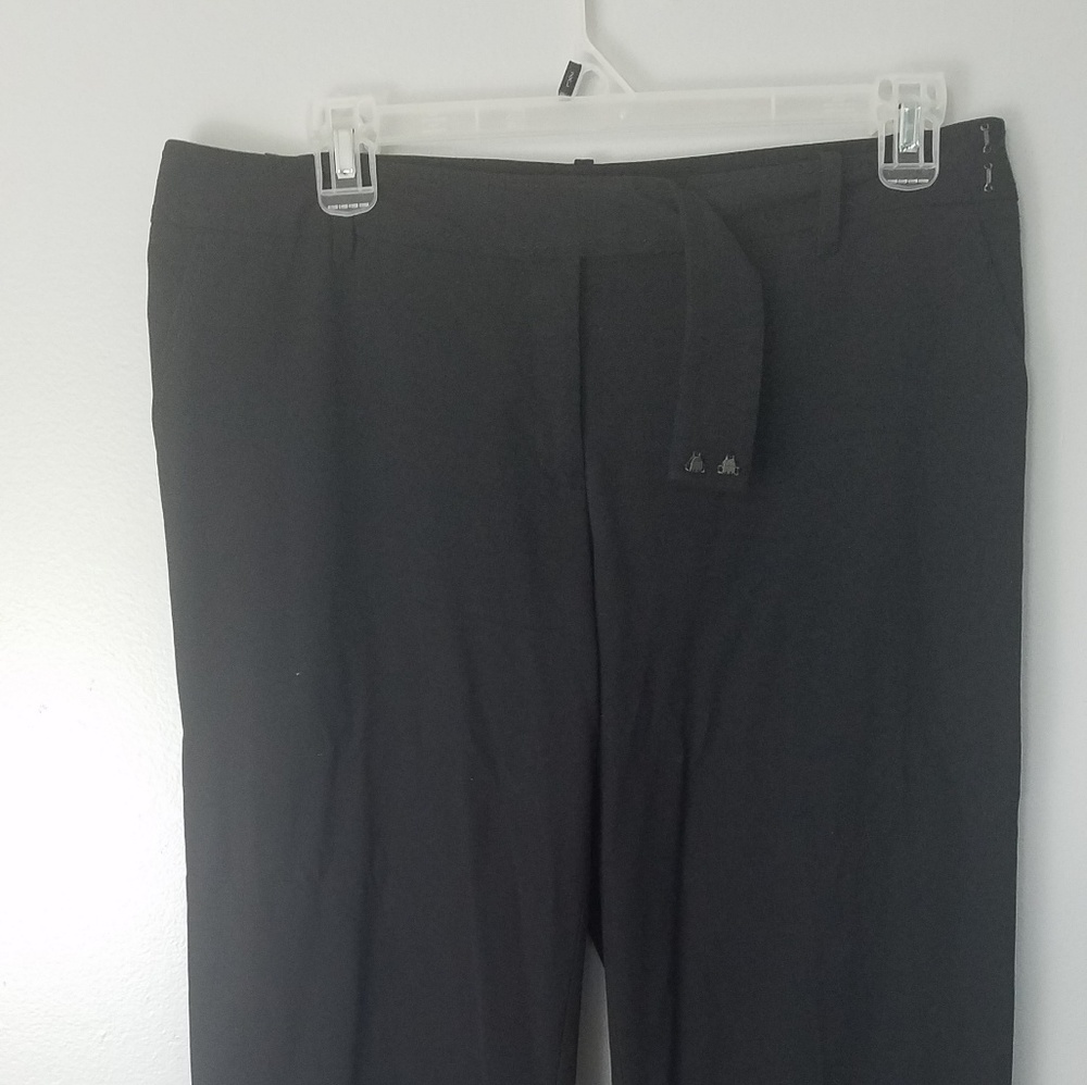 Black capri pants
